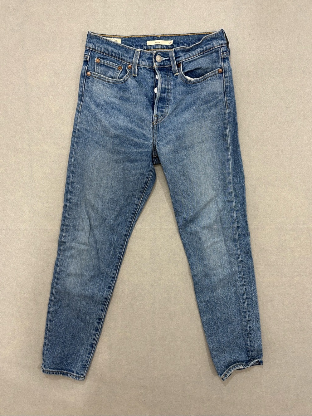 Women's Mid-Blue Wedgie Levi Jeans